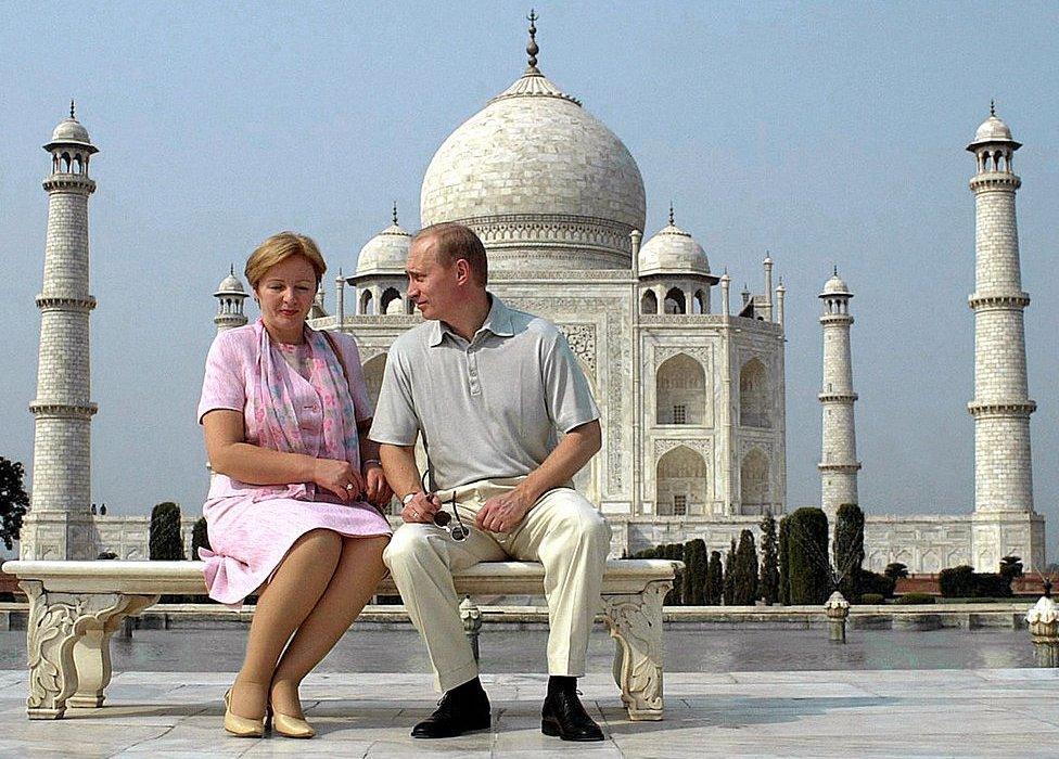 Russian President Vladimir Putin speaks to his wife Ludmila as they pose in front of the Taj Mahal 04 October 2000