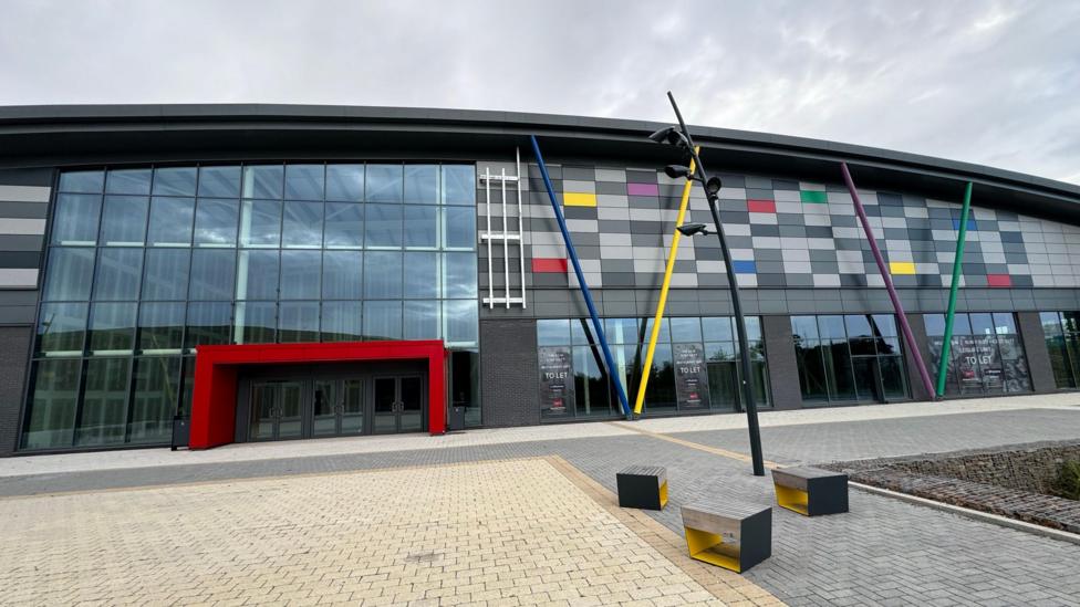 vue-signs-cinema-deal-at-colchester-s-northern-gateway-bbc-news