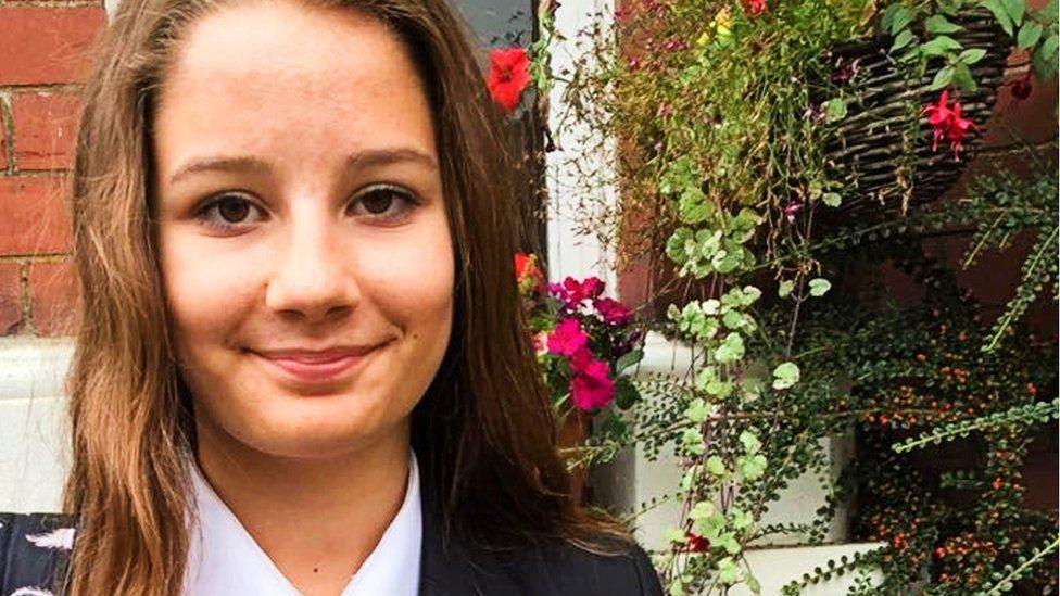 Headshot of teenager Molly Russell who is smiling.