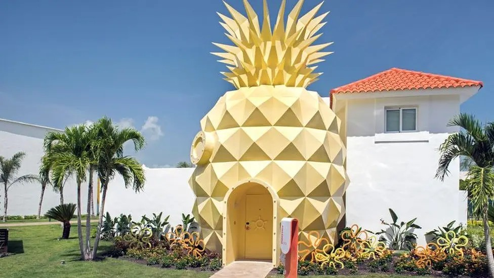 A hotel room shaped like a pineapple. 