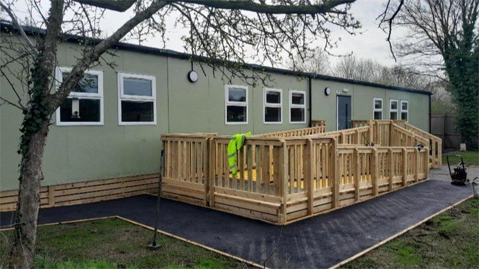 Temporary community centre building in Lexington Grove in Whitley Wood