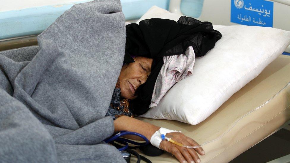 A cholera-infected Yemeni woman receives treatment at a hospital amid cholera outbreak in Sanaa, Yemen, 28 May 2017.