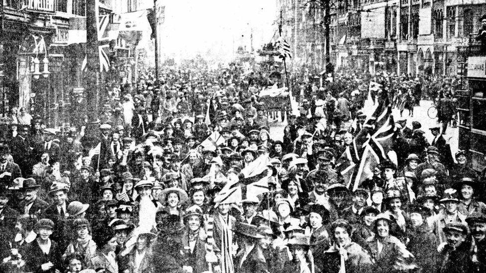 Crowds in St Mary St, Cardiff, on Armistice Day 1918