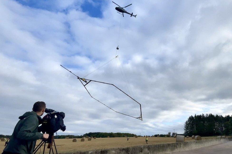 Helicopter with electromagnetic monitoring loop