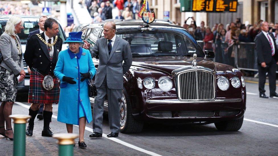 Queen and Duke of Edinburgh at Waverley Station