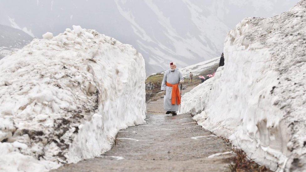 Modi walks through a famous Himilayan pilgrimage site