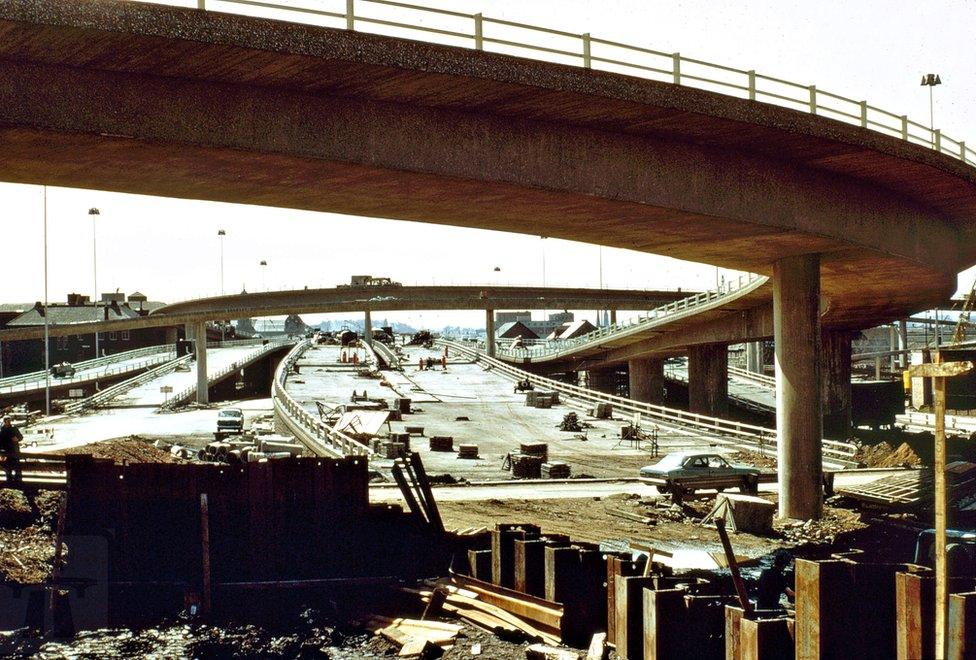 Kingston Bridge under construction