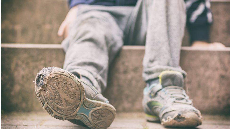 Balach an am brògan caithte