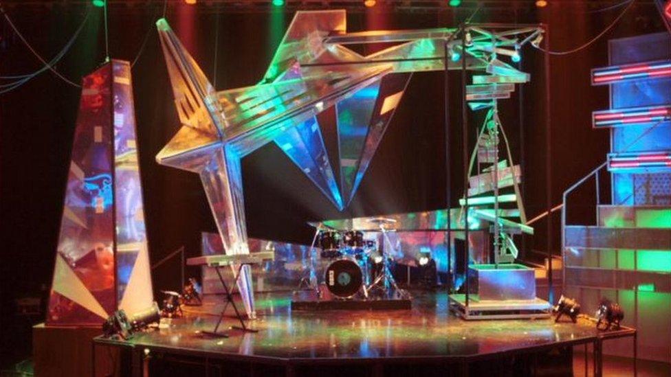 This is a set from Top of the Pops in 1990