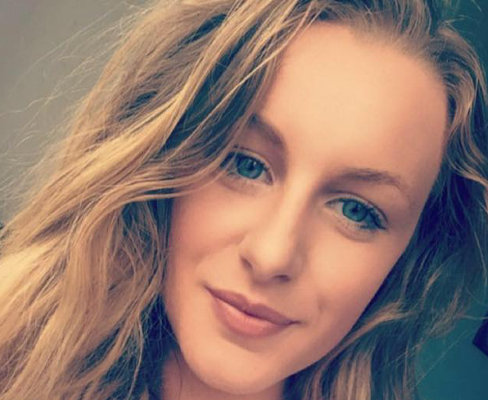 'I'm stuck in an overdraft cycle and I can't get out' - BBC News