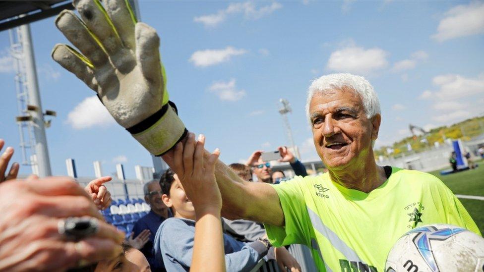 Isaak Hayik world's oldest football player