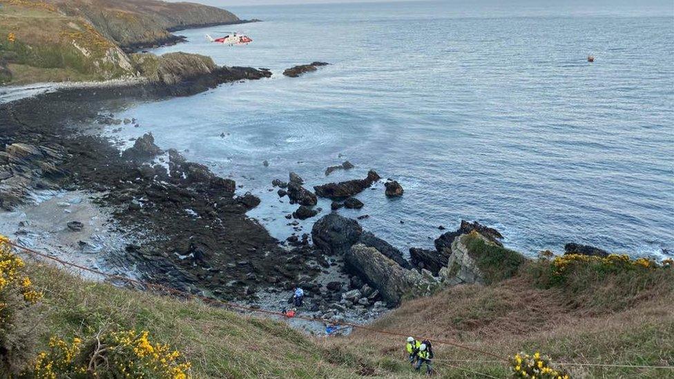 Long distance view of the rescue