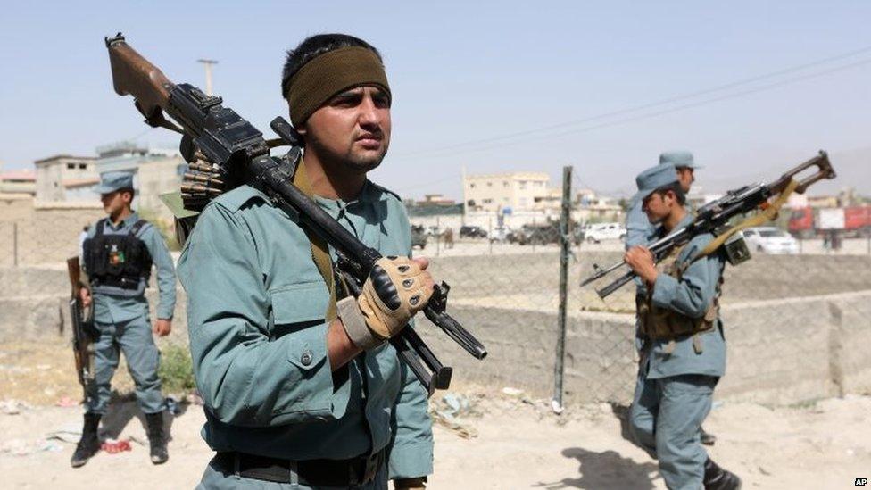 Afghan security forces inspect the site of a suicide attack after clashes with Taliban fighters at the gate of an intelligence facility in Kabul (07 July 2015)