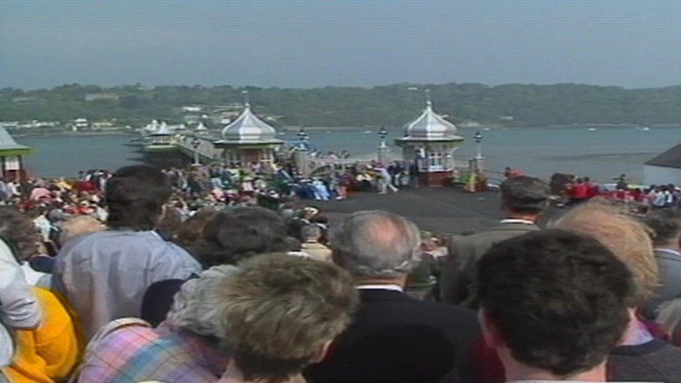 Diwrnod ailagor y pier yn 1988