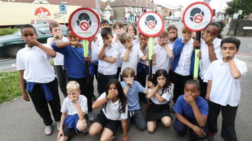 Pupils protest air pollution levels