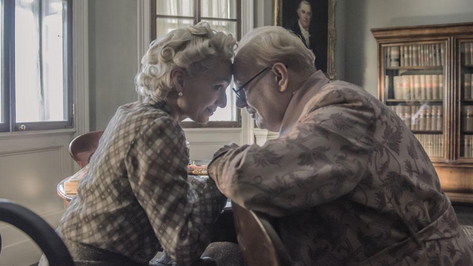 Kristin Scott Thomas and Gary Oldman in Darkest Hour