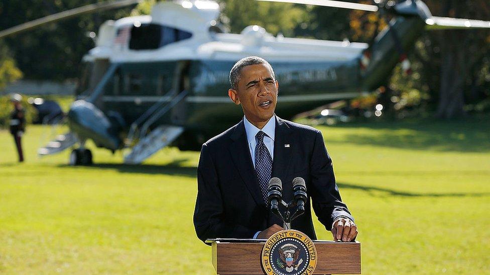 Obama in front of Marine One in 2014