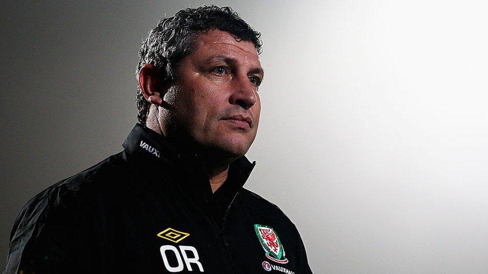 Cyn hyfforddwr Cymru, Osian Roberts