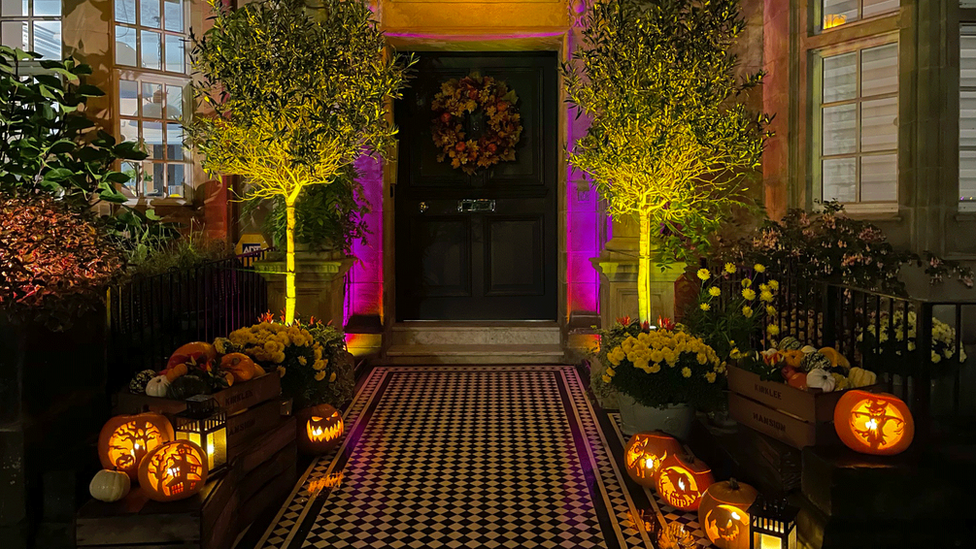 Doorstep pumpkins