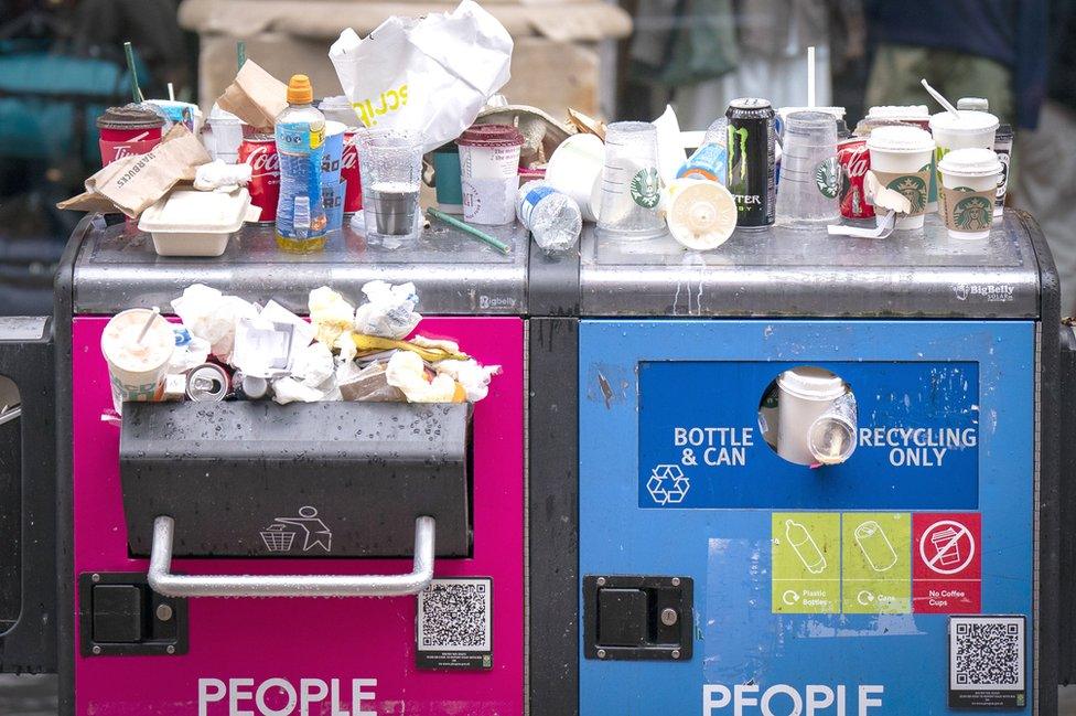 Overflowing bins in Glasgow