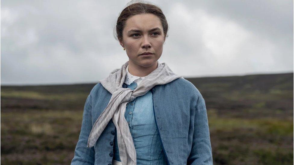 Florence Pugh yn actio yn The Wonder