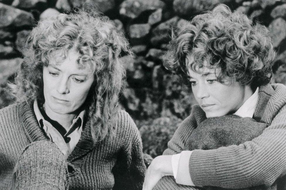 Vanessa Redgrave and Jane Fonda in Julia