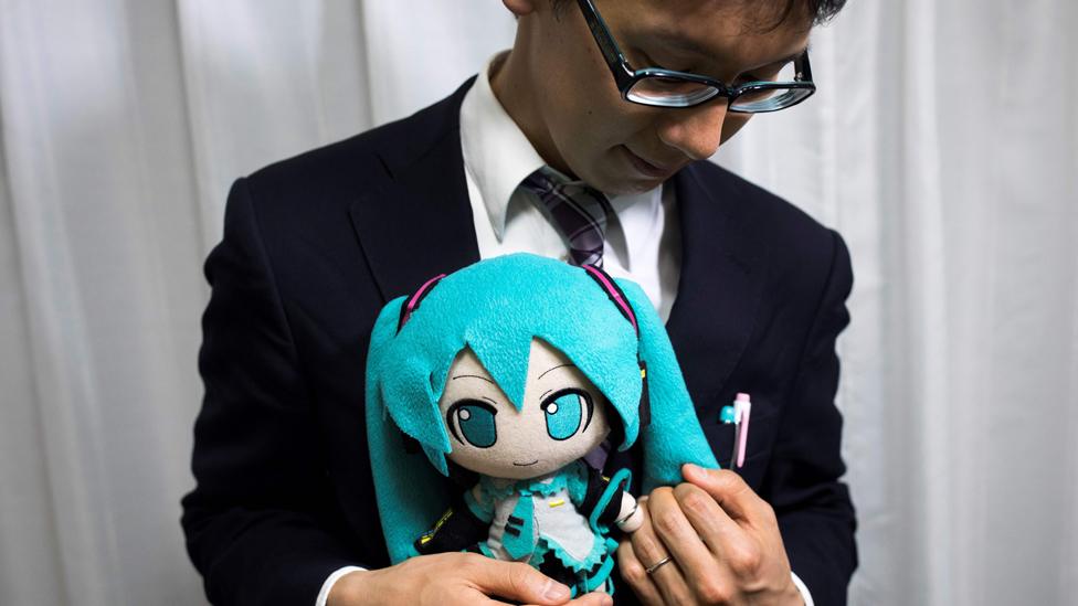 Akihiko Kondo and Miku, a week after their "wedding"