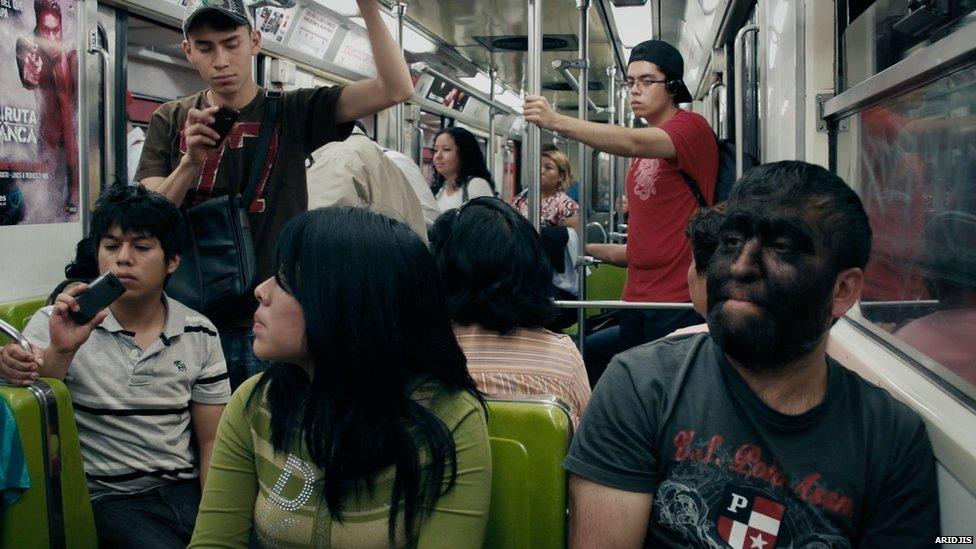 Aceves being photographed on the subway