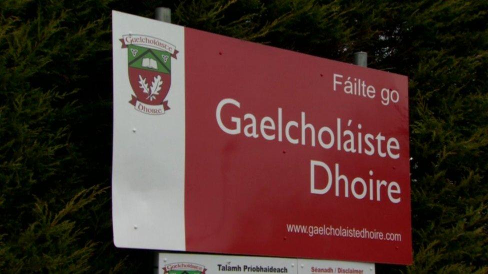 Gaelcholáiste Dhoire sign