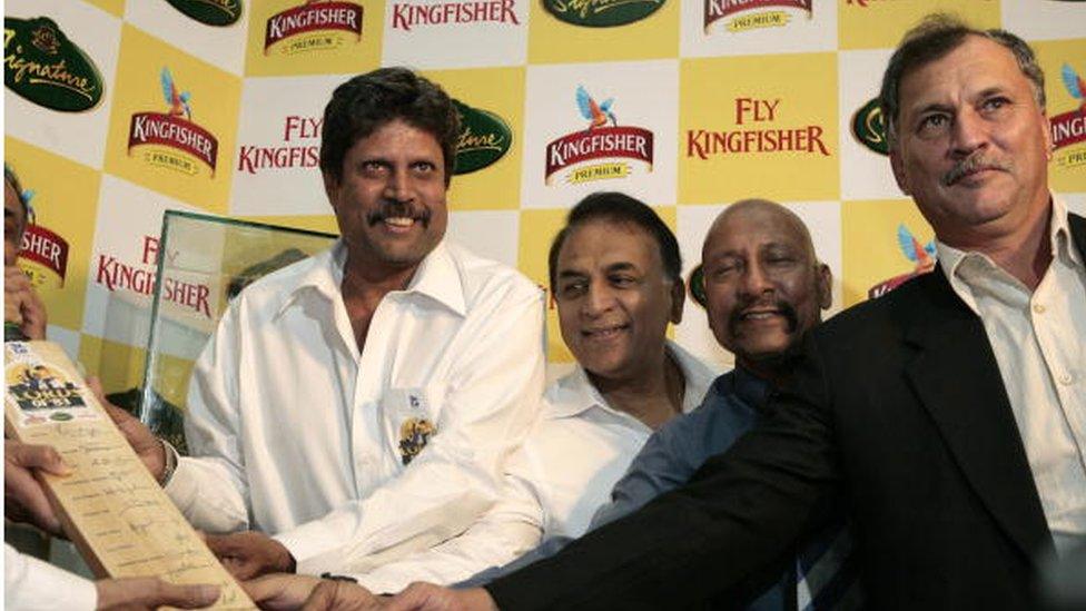 Members of the World Cup winning Indian cricket team (L/R): Kapil Dev, Sunil Gavaskar, Syed Kirmani and Roger Binny present a signed bat during a function in Bangalore on June 3, 2008.