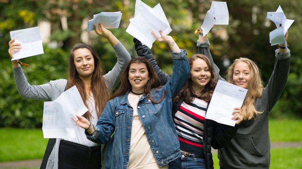 Bethan Spacey, Hollie Jones, Elinor Beasley ac Imogen Lloyd o Ysgol Ffynone House yn Abertawe