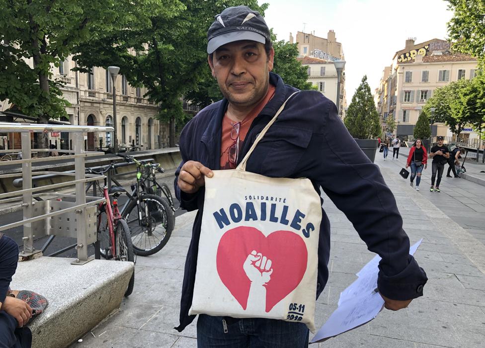 Mohamed Gandoul carrying the bag designed by Zania Serra