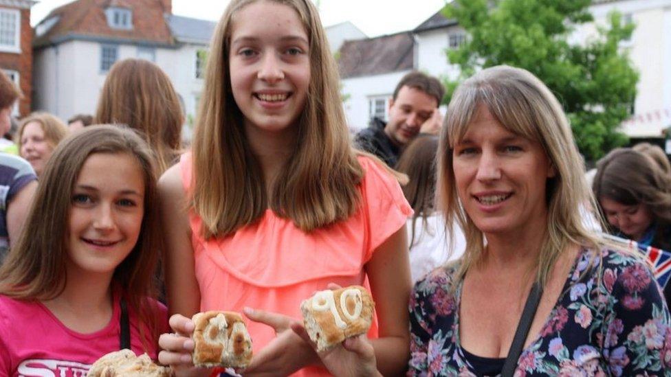 Abingdon bun throwing