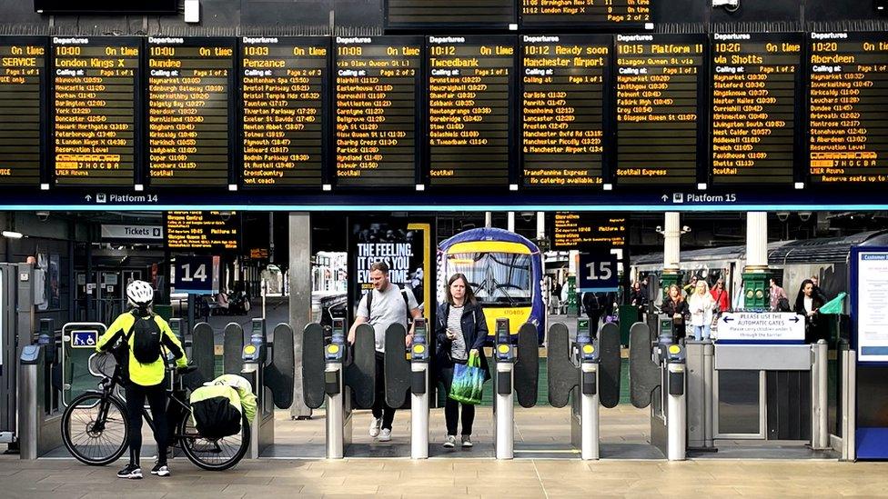 passengers in Waverley Station