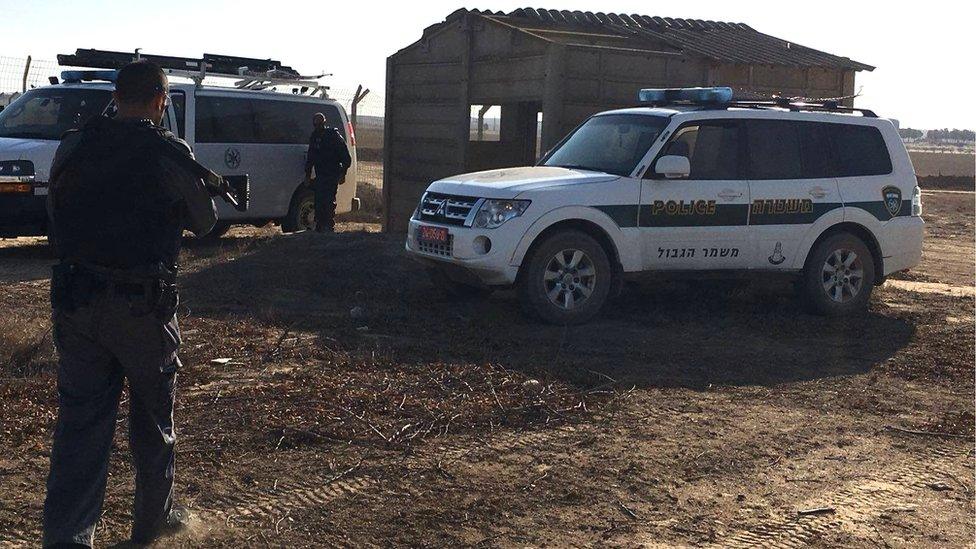 Israeli security forces search area around Arad (01/12/17)