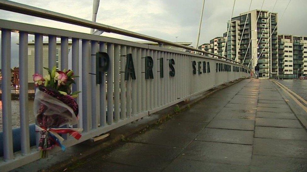 Message of support following the Paris attacks on Glasgow's "Squinty bridge"