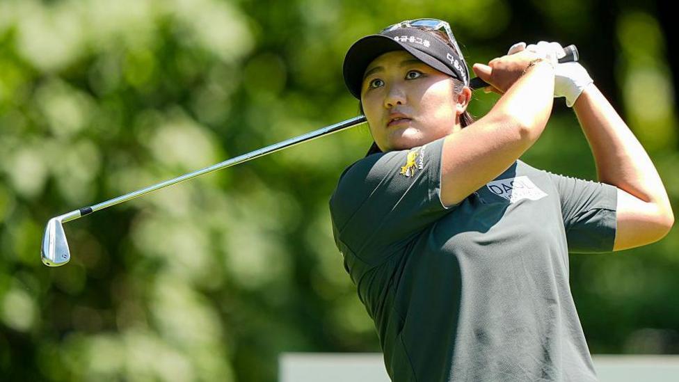 Ryu Seizes Women's PGA Lead as Yoon Crumbles Under Pressure