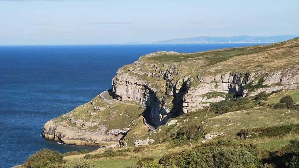 Picture of a steep cliff edge with the sea below, in North Wales