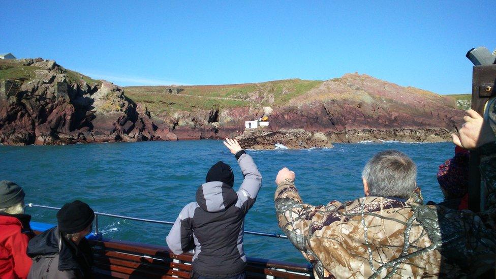 Skokholm Island volunteers