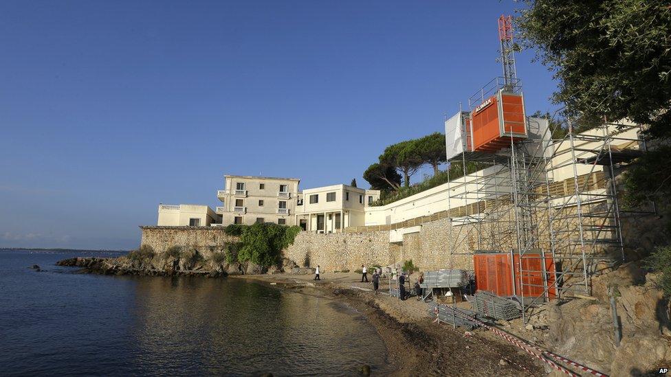 Workers setting up a temporary elevator on the public beach called "La Mirandole" located below a mansion owned by the Saudi royal family in Golfe Juan Vallauris