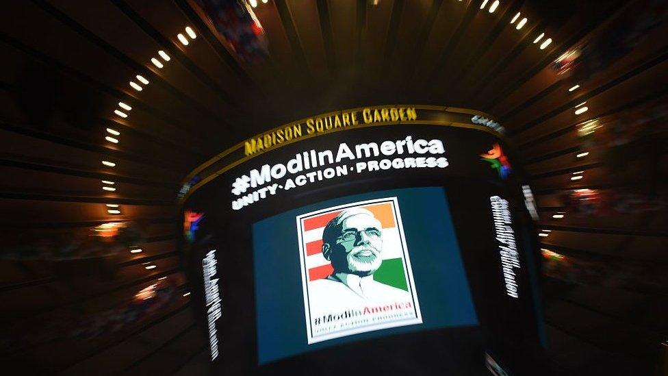 Modi sign at Madison Square Garden