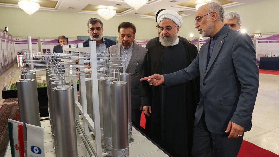 Iranian President Hassan Rouhani (2R) is shown nuclear technology by Ali Akbar Salehi (R), head of Atomic Energy Organization of Iran (9 April 2019)