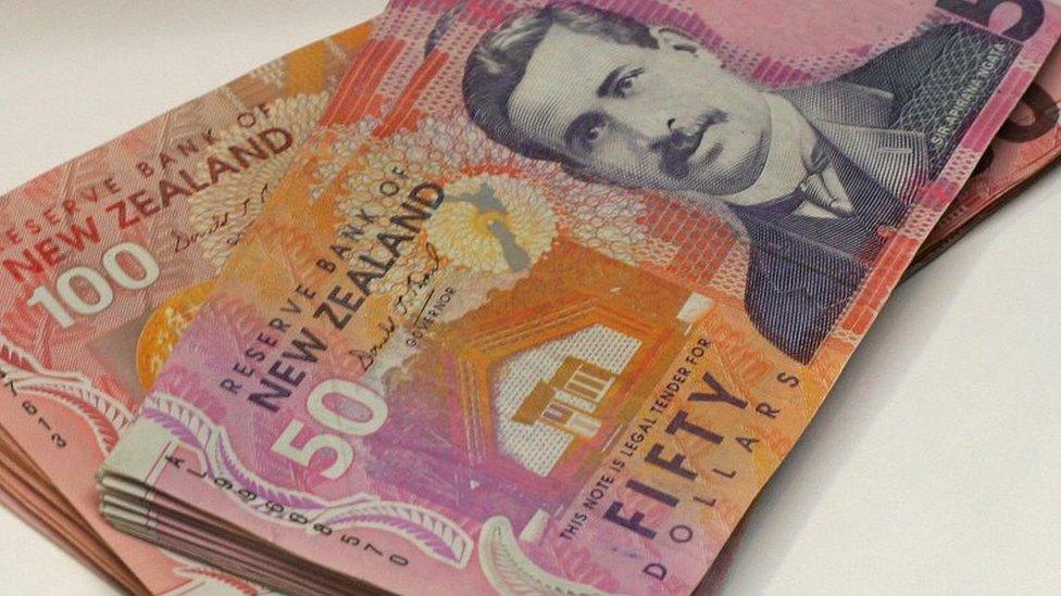 New Zealand dollar notes