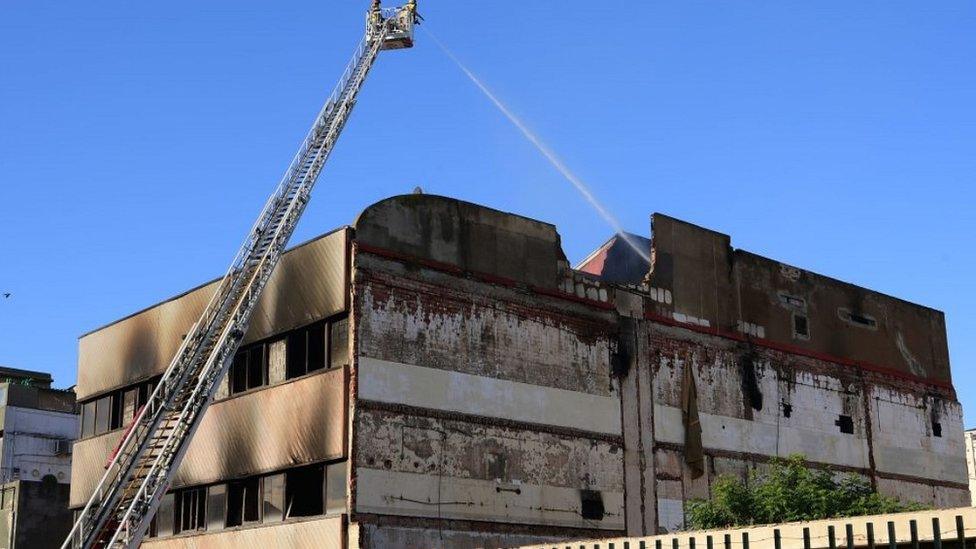 Gutted warehouse in Badalona, 10 Dec 20