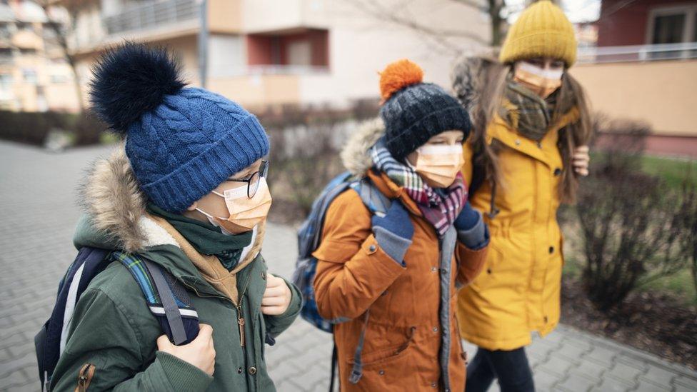 children-wear-masks.