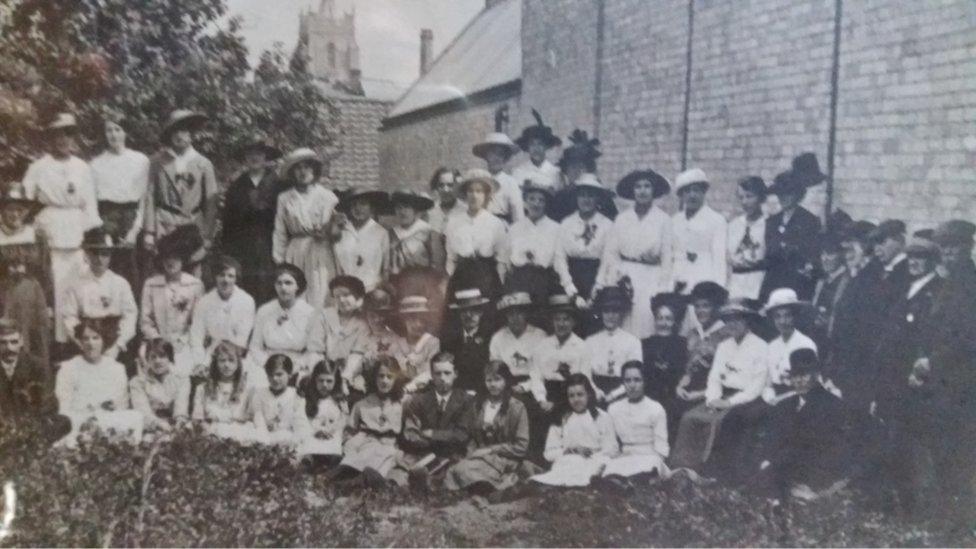 Silk mill staff at Vanners, pictured in the early 1900s