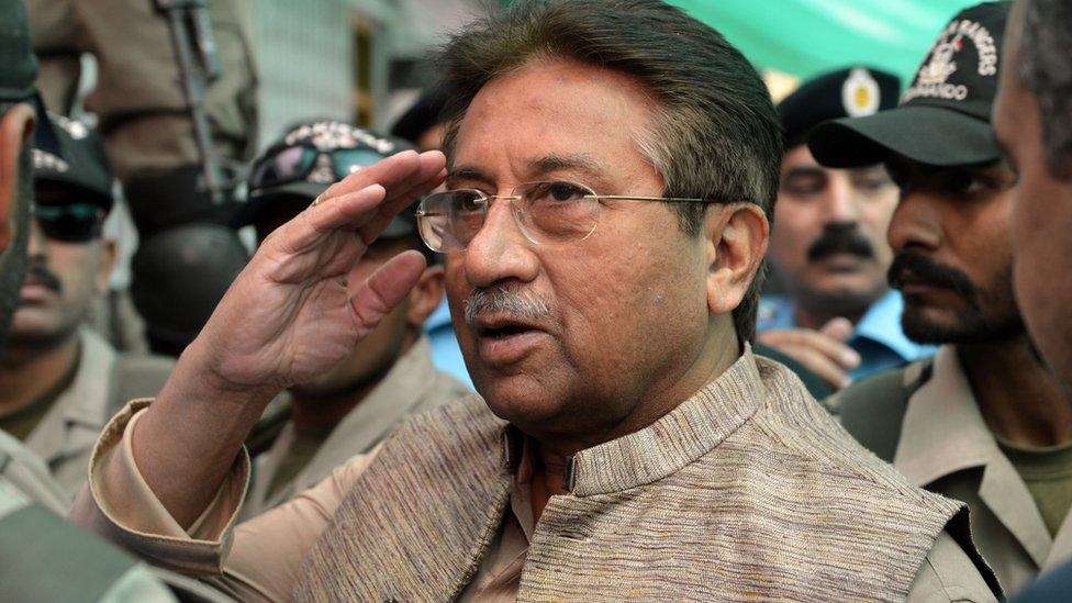 File photo: Former Pakistani president Pervez Musharraf (C), 20 April 2013