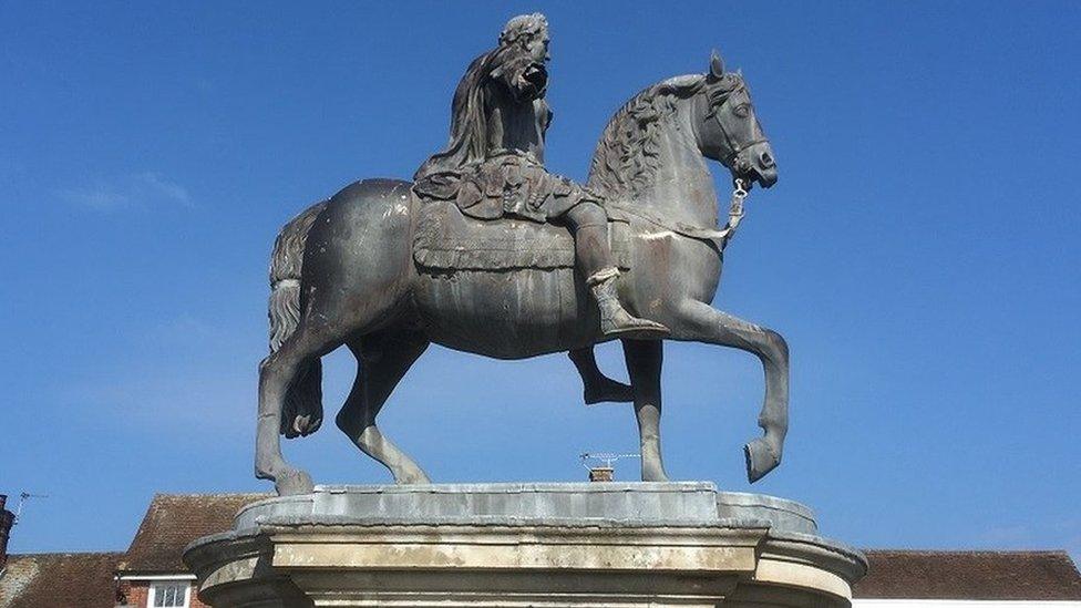 Statue of William II with right arm missing