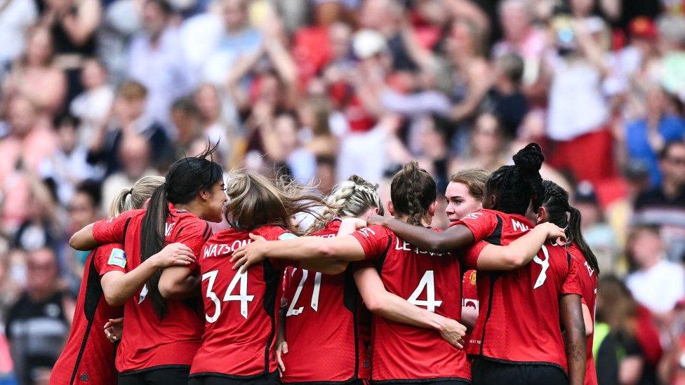Manchester united celebrate together