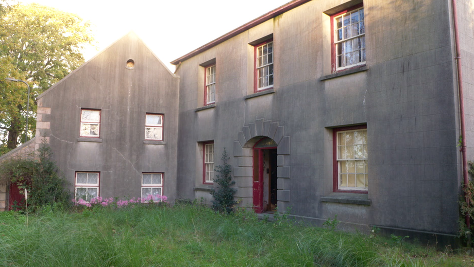 La Ronde Porte building